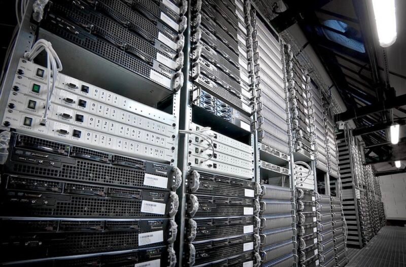 SERVER-BARE-METAL-QUALI-CARATTERISTICHE-E-COME-SCEGLIERLO-800x526-1