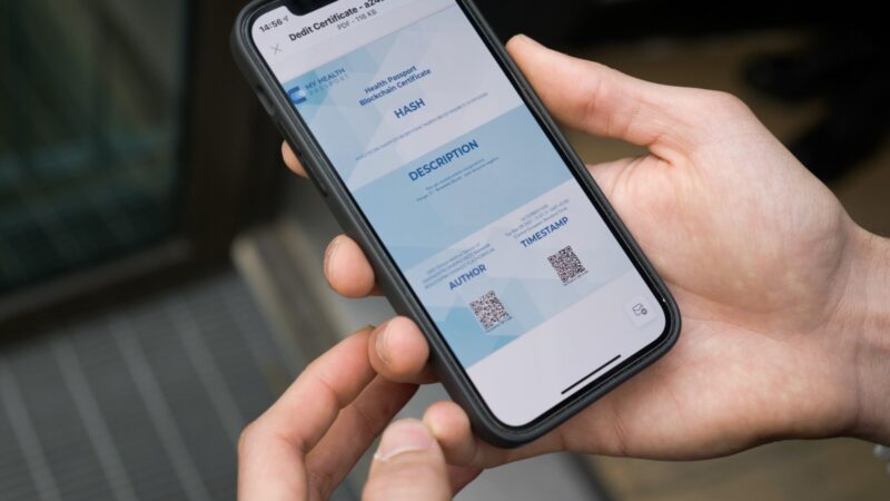 LANCIATO-IN-ITALIA-IL-PASSAPORTO-SANITARIO-BASATO-SU-BLOCKCHAIN-DI-DEDIT-800x450-1