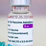 Covid-19, sospese le vaccinazioni con AstraZeneca in Italia