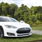 Bitcoin: da oggi si può comprare una Tesla