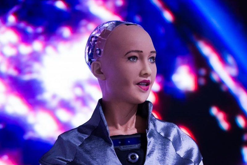 Sophia-the-Robot-lancia-la-carriera-musicale-dopo-la-vendita-di-NFT-800x533-1