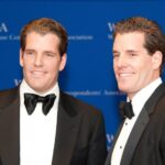 Come i gemelli Winklevoss dopo la perdita di facebook hanno iniziato a guadagnare miliardi di dollari con Bitcoin e NFT Come i gemelli Winklevoss dopo la perdita di facebook hanno iniziato a guadagnare miliardi di dollari con Bitcoin e NFT