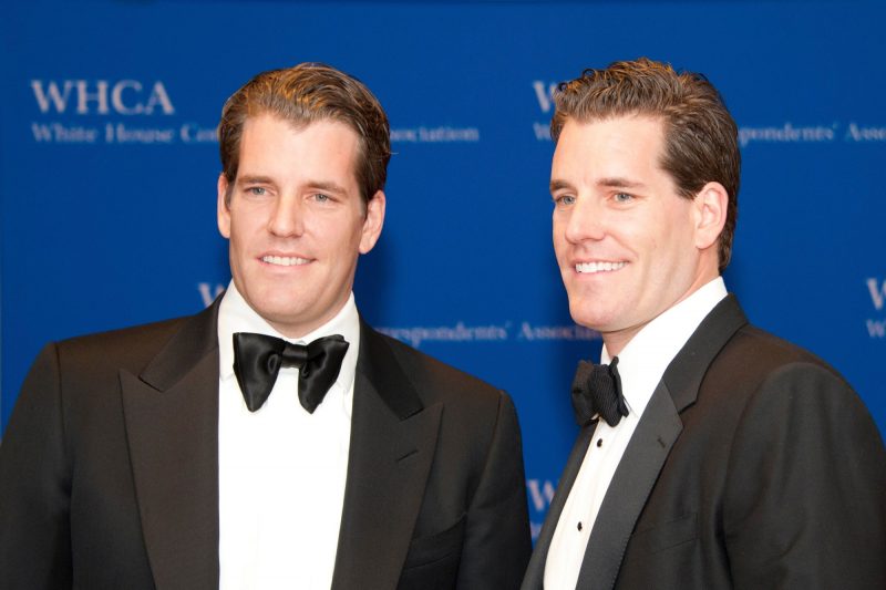 come-i-gemelli-winklevoss-sono-passati-dalla-perdita-di-facebook-a-guadagnare-miliardi-di-dollari-con-bitcoin-e-nft-imprenditore-800x533-1