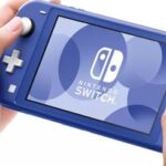 Nintendo Switch Lite diventa blu Nintendo Switch Lite diventa blu