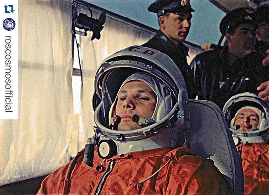 yuri-gagarin-on-bus-uncensored