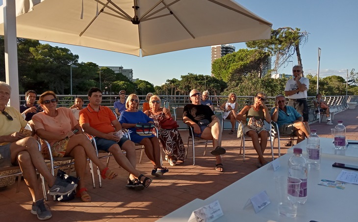 economia-sotto-lombrellone-