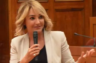 Cristina Melchiorri: parità di retribuzione fra uomini e donne.