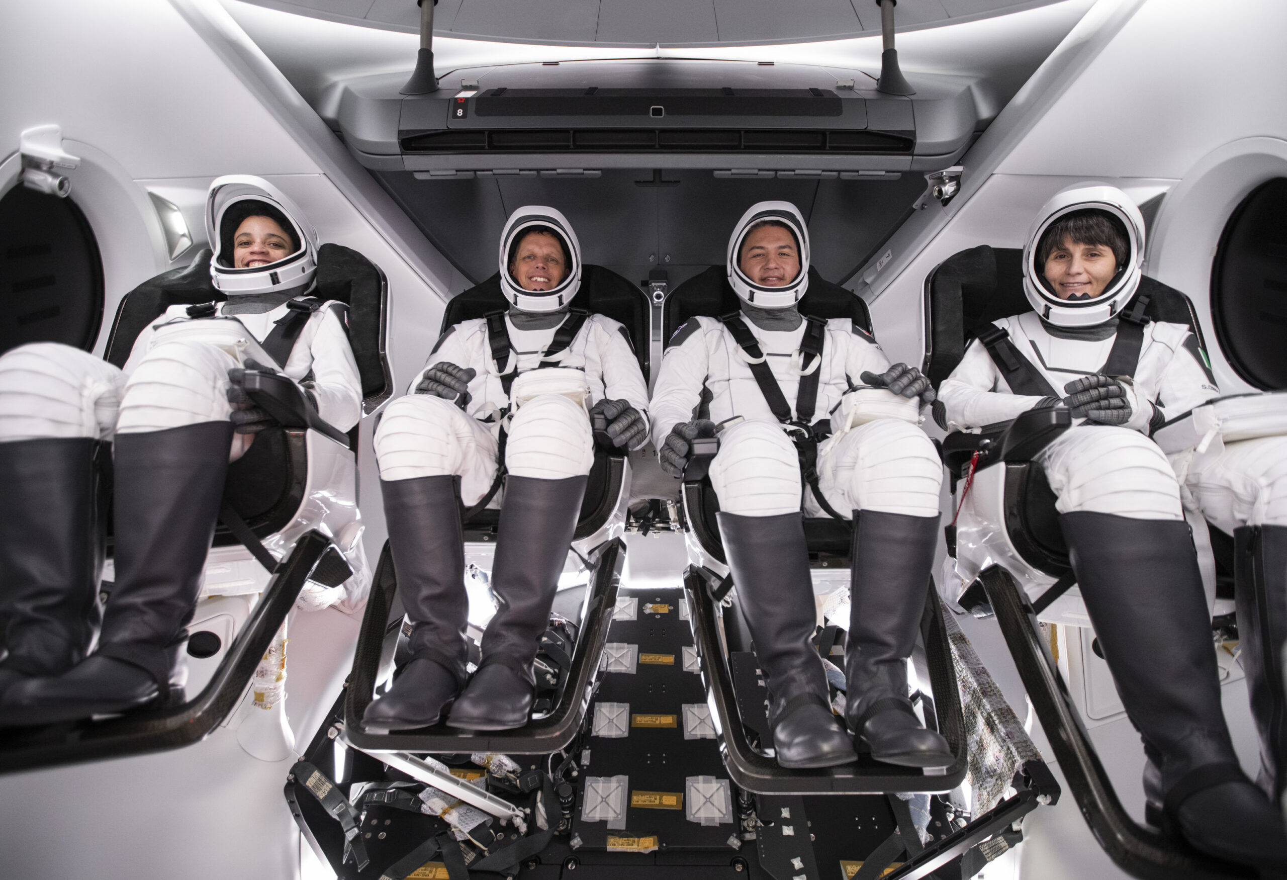 preflight-crew-in-capsule