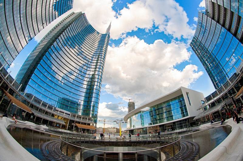 Parte-NFT-Digital-Art-Exhibition-DAL-1-AL-3-APRILE-2022-Piazza-gae-Aulenti-800x531-1