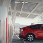 La rete di ricarica Tesla (35.000 colonnine) si apre anche alle auto di altre marche