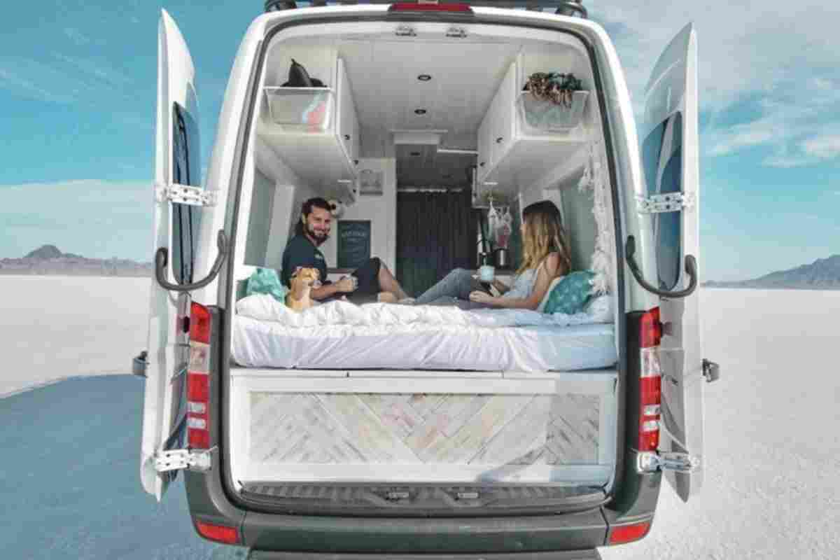 Per alcuni, come Juanma e Tony, non è una parentesi: è diventato un nuovo modo di stare al mondo. La loro storia parte da una situazione