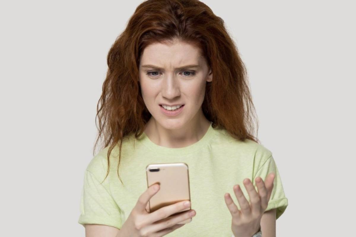 Gli smartphone moderni sono progettati per gestire in autonomia memoria, app e processi in background.