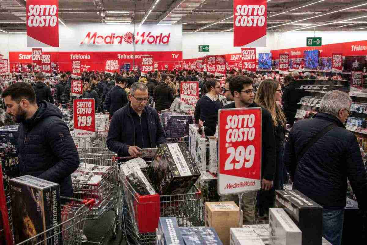 Mediaworld ha una nuova sezione di svendita: con 90 euro ti porti a casa l'ultima TV gigante-webnews.it
