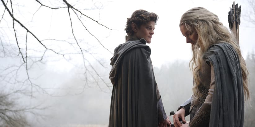 Il cast de Il Signore degli Anelli: Gli Anelli del Potere con Morfydd Clark (Galadriel) e Robert Aramayo (Elrond), che tornano nella terza stagione su Prime Video insieme ai nuovi ingressi Eddie Marsan e Zubin Varla