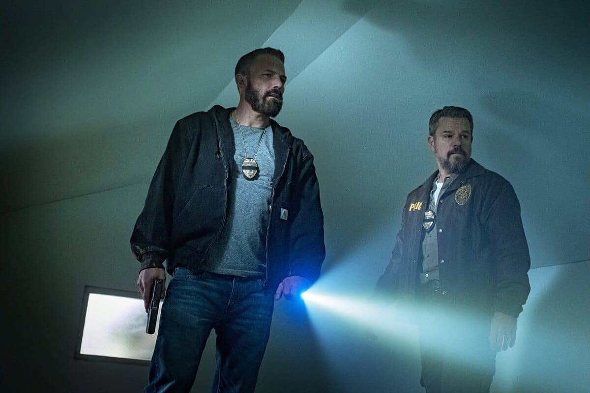 Matt Damon e Ben Affleck in una scena del thriller Netflix The Rip